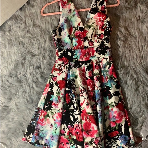 dress - Picture 1 of 2